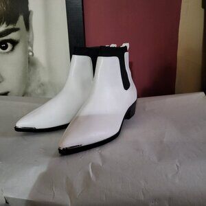 NWOT WORTHINGTON WHITE VEGAN LEATHER PULL ON ANKLE BOOTIES SZ 9